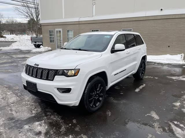 2022 Jeep Grand Cherokee Laredo X 4WD photo