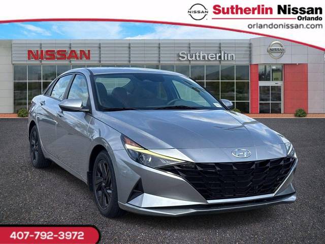 2022 Hyundai Elantra SEL FWD photo