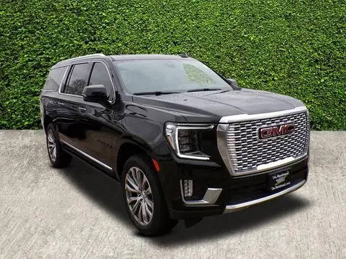 2022 GMC Yukon XL Denali 4WD photo