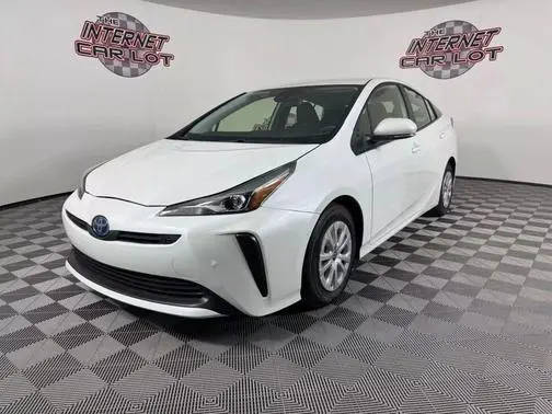 2022 Toyota Prius LE FWD photo