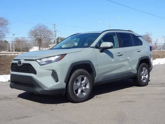 2022 Toyota RAV4 XLE FWD photo