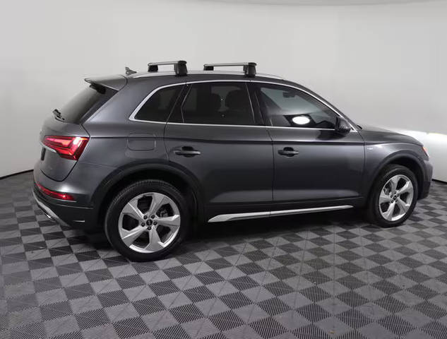 2022 Audi Q5 S line Prestige AWD photo