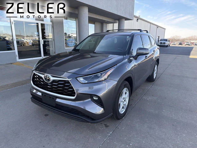 2022 Toyota Highlander LE FWD photo