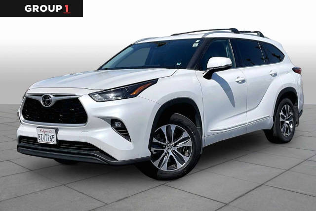 2022 Toyota Highlander XLE FWD photo