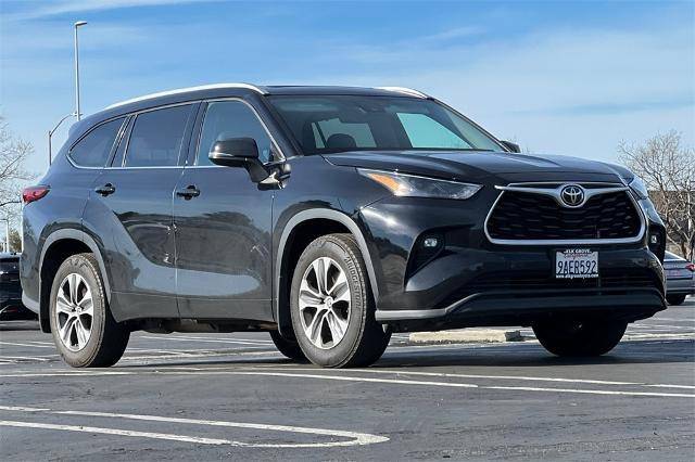 2022 Toyota Highlander XLE FWD photo