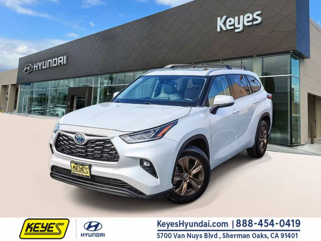 2022 Toyota Highlander Hybrid Bronze Edition FWD photo