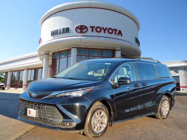 2022 Toyota Sienna LE FWD photo