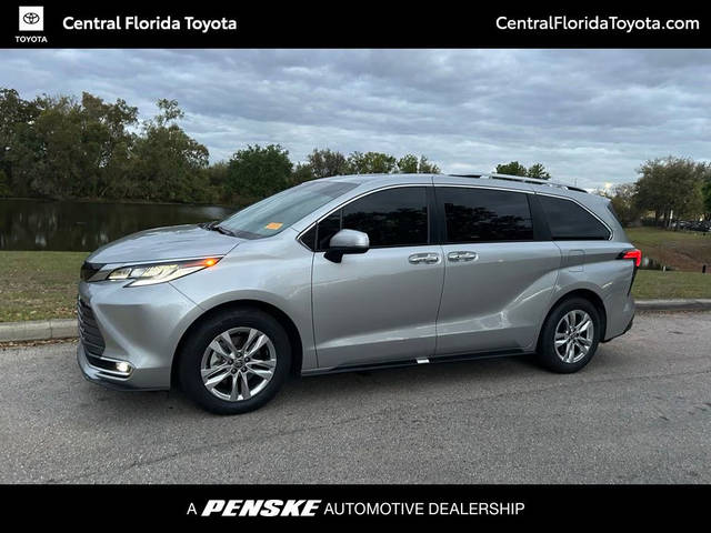 2022 Toyota Sienna Limited FWD photo