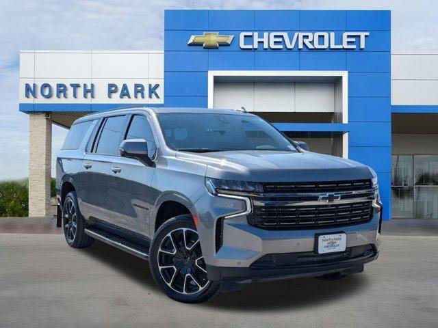 2022 Chevrolet Suburban RST 4WD photo