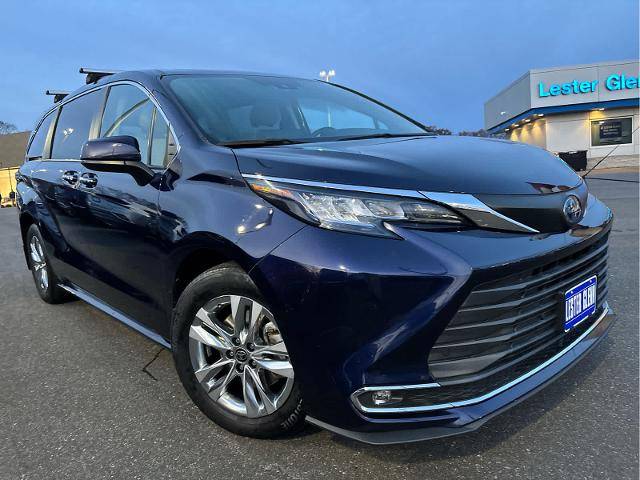 2022 Toyota Sienna XLE FWD photo