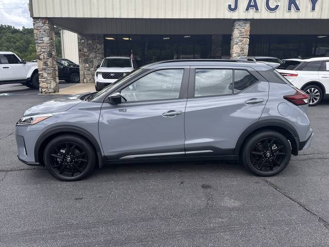 2022 Nissan Kicks SR FWD photo