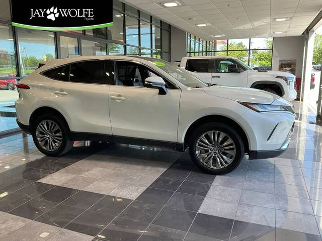 2022 Toyota Venza Limited AWD photo