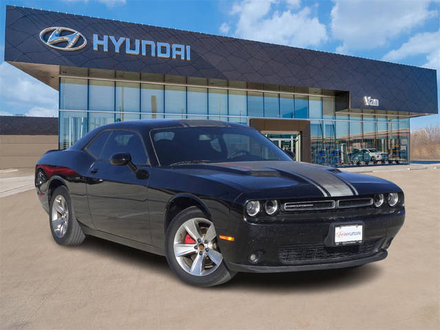 2021 Dodge Challenger SXT RWD photo