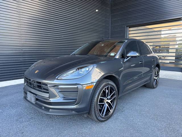 2022 Porsche Macan  AWD photo