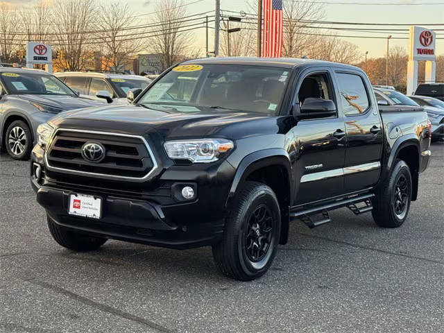 2022 Toyota Tacoma SR5 4WD photo