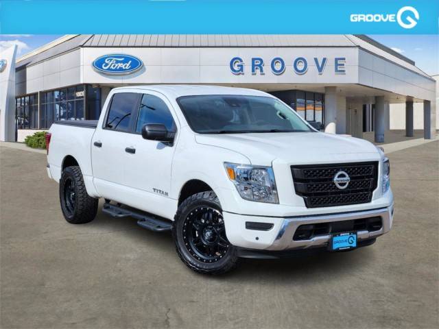 2022 Nissan Titan SV 4WD photo