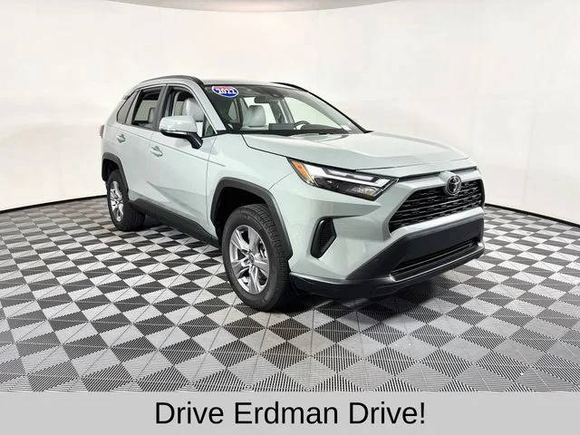 2022 Toyota RAV4 XLE FWD photo