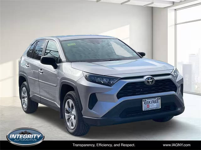 2022 Toyota RAV4 LE AWD photo