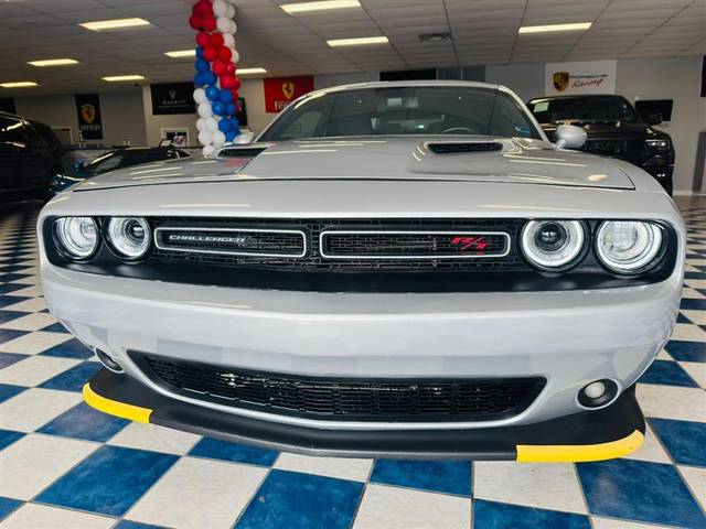 2022 Dodge Challenger SXT RWD photo