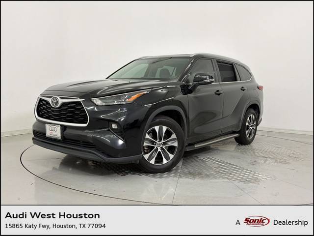 2022 Toyota Highlander XLE FWD photo