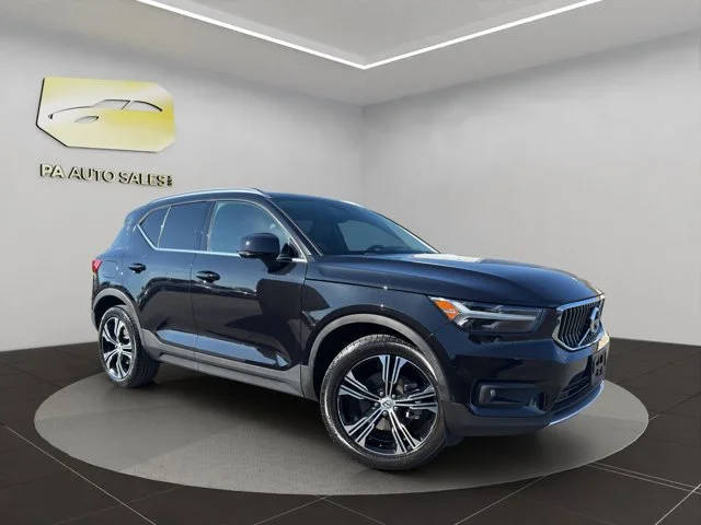 2022 Volvo XC40 Inscription AWD photo