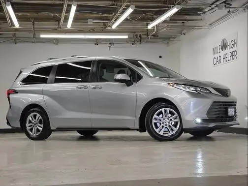 2022 Toyota Sienna Limited AWD photo