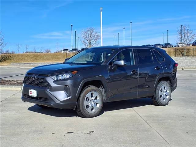 2022 Toyota RAV4 LE AWD photo