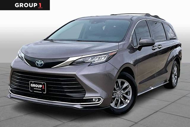 2022 Toyota Sienna XLE FWD photo