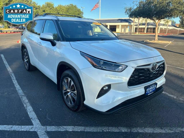 2022 Toyota Highlander XLE AWD photo