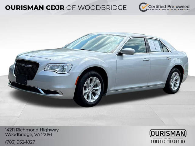 2022 Chrysler 300 Touring RWD photo