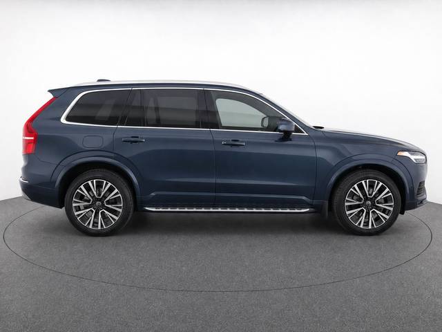 2022 Volvo XC90 Momentum AWD photo