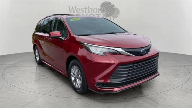 2022 Toyota Sienna LE AWD photo