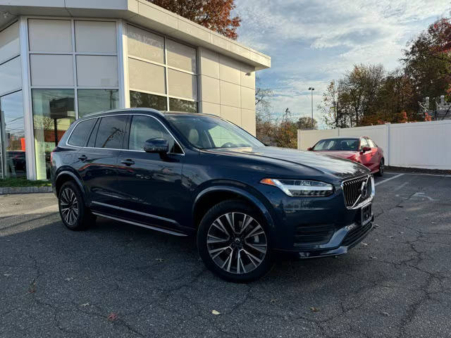 2022 Volvo XC90 Momentum AWD photo