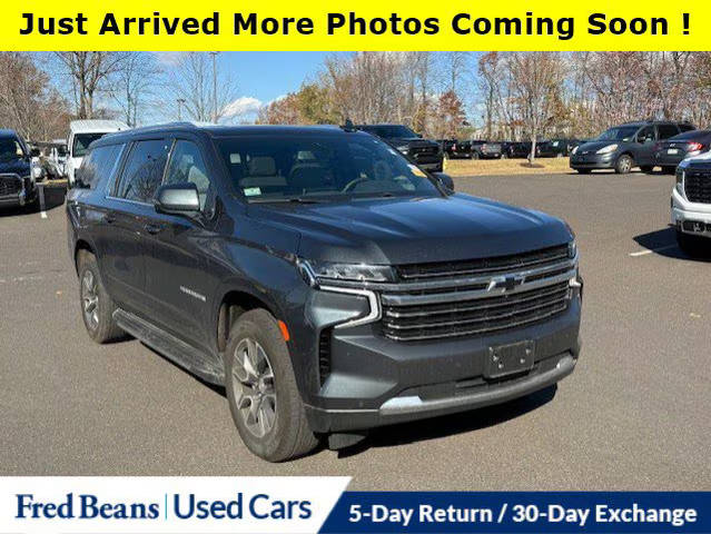 2022 Chevrolet Suburban LT 4WD photo