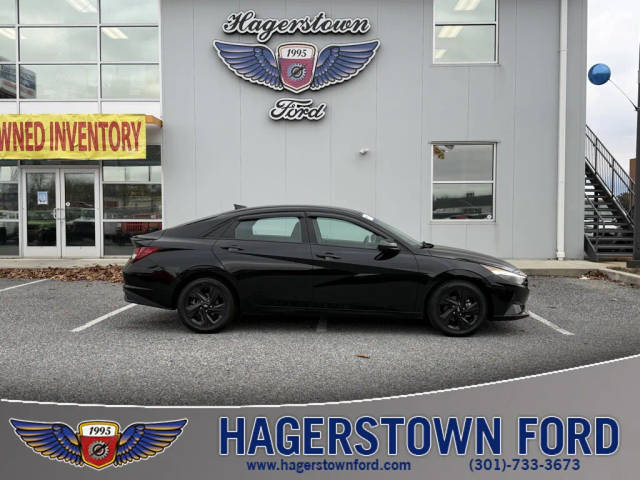 2022 Hyundai Elantra SEL FWD photo