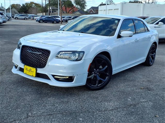 2022 Chrysler 300 Touring L RWD photo