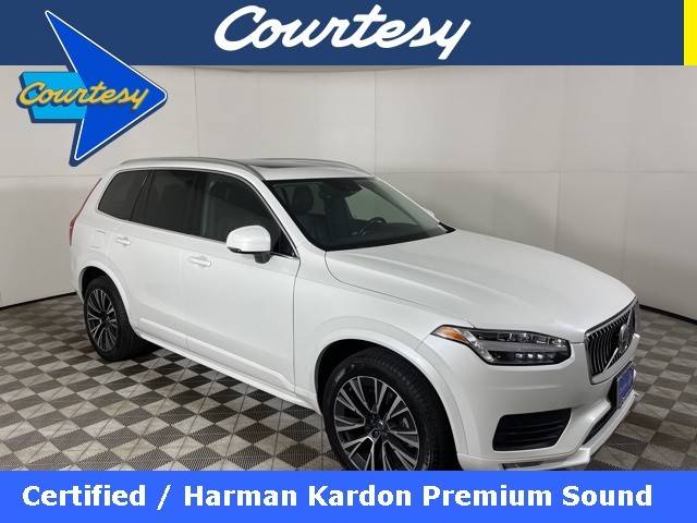 2022 Volvo XC90 Momentum AWD photo