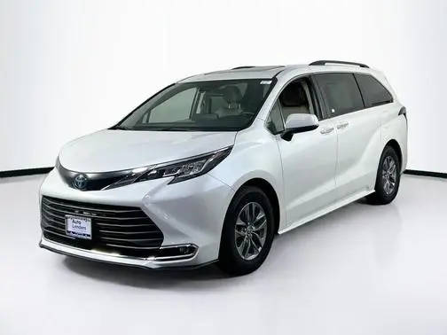 2022 Toyota Sienna XLE AWD photo