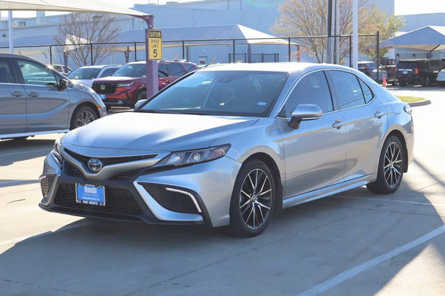 2022 Toyota Camry Hybrid SE FWD photo