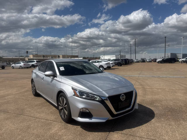 2022 Nissan Altima 2.5 SV FWD photo