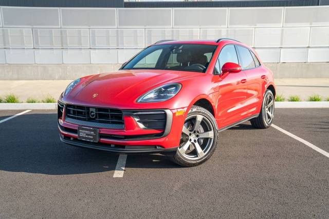 2022 Porsche Macan  AWD photo