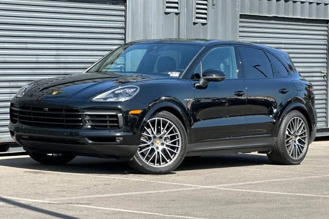 2022 Porsche Cayenne E-Hybrid AWD photo