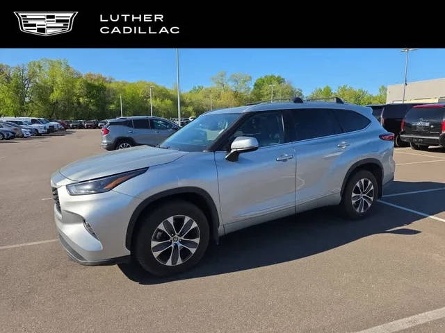 2022 Toyota Highlander XLE AWD photo