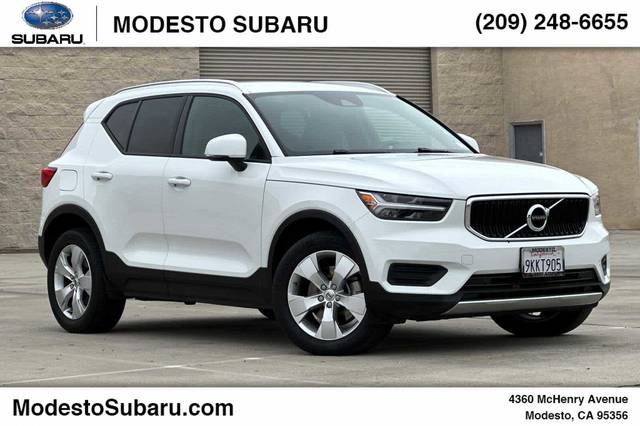 2020 Volvo XC40 Momentum AWD photo