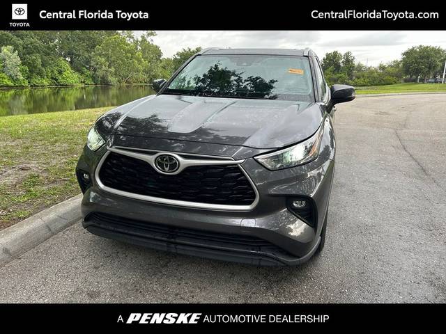 2022 Toyota Highlander XLE AWD photo