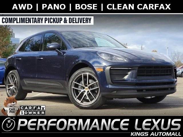 2022 Porsche Macan  AWD photo