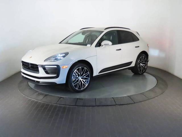2022 Porsche Macan  AWD photo