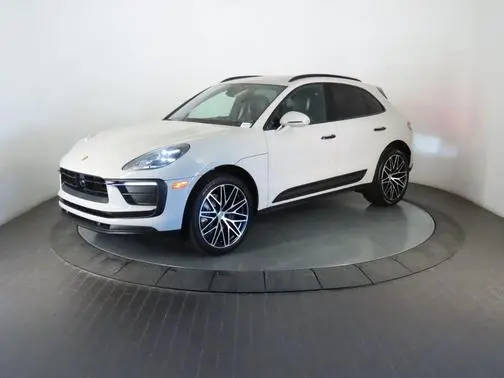 2022 Porsche Macan AWD photo