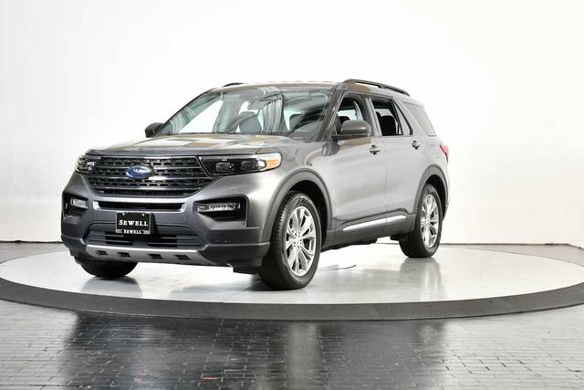 2022 Ford Explorer XLT RWD photo