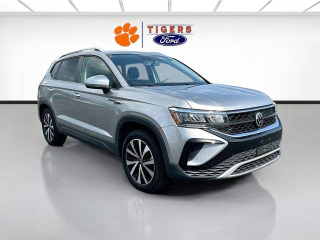 2022 Volkswagen Taos SE AWD photo